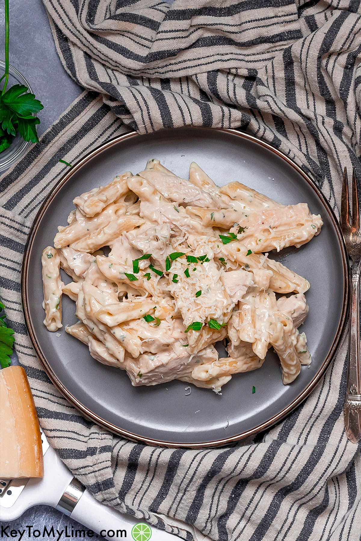 A single serving of creamy garlic pasta with chicken throughout.